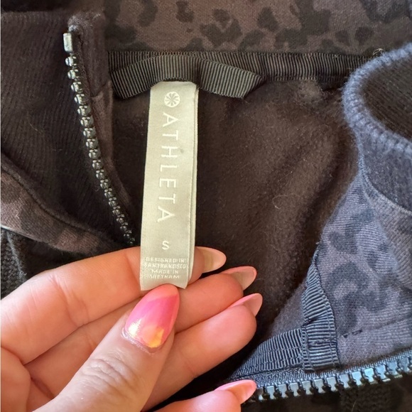 Athleta Triumph Hoodie Cheetah Leopard Print Zip Athleisure Active Black Small - Picture 6 of 12